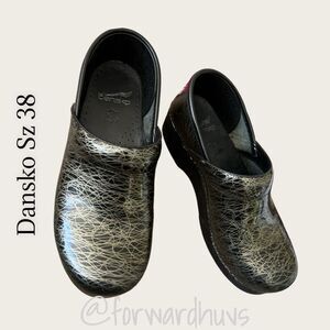 Dansko Black Patent Leather Clogs with Gold Swirling Pattern Size 38 (7.5 - 8)
